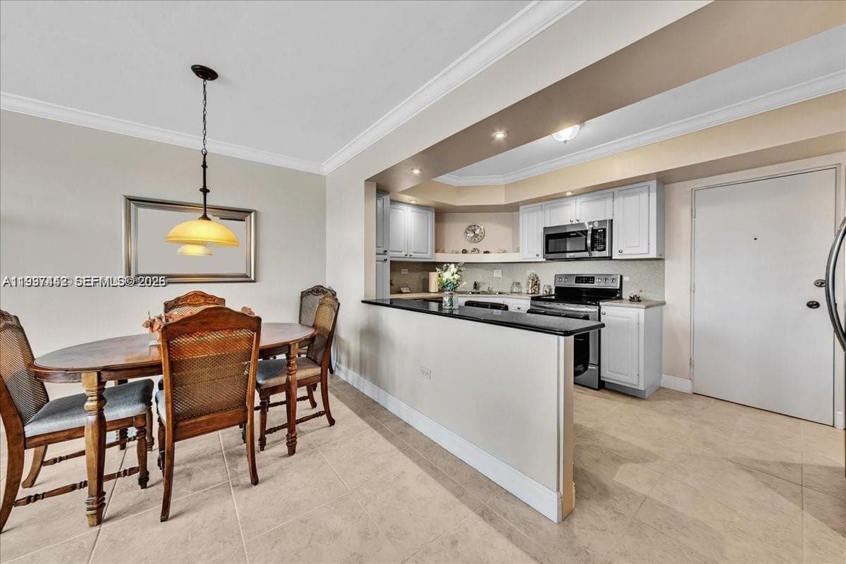 3111 Ocean Dr 3