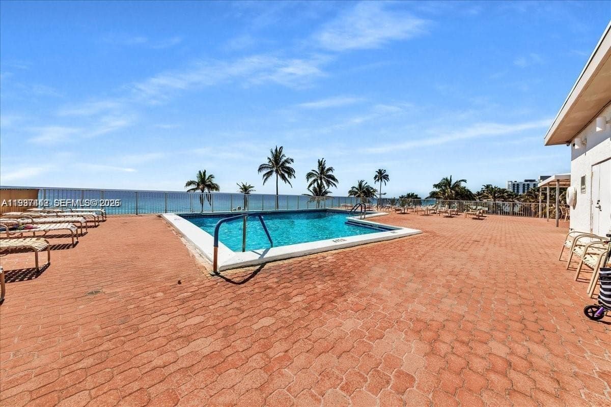 3111 Ocean Dr 5