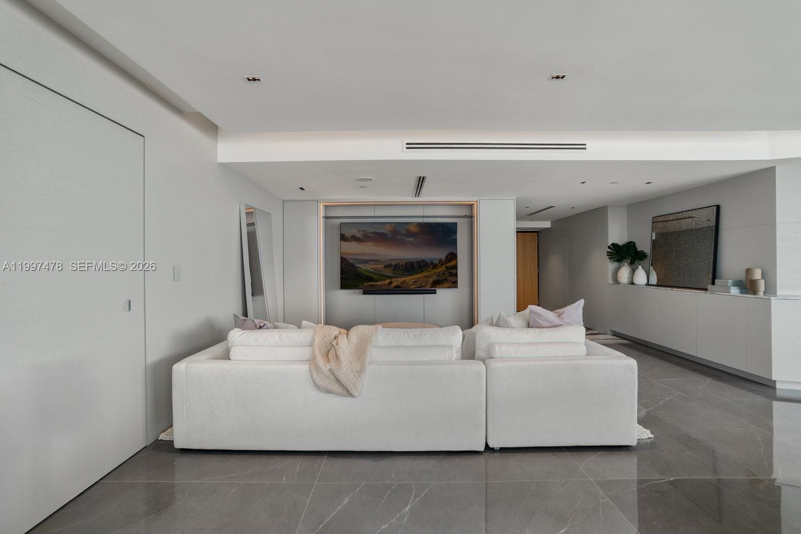 1000 Pointe Dr 5