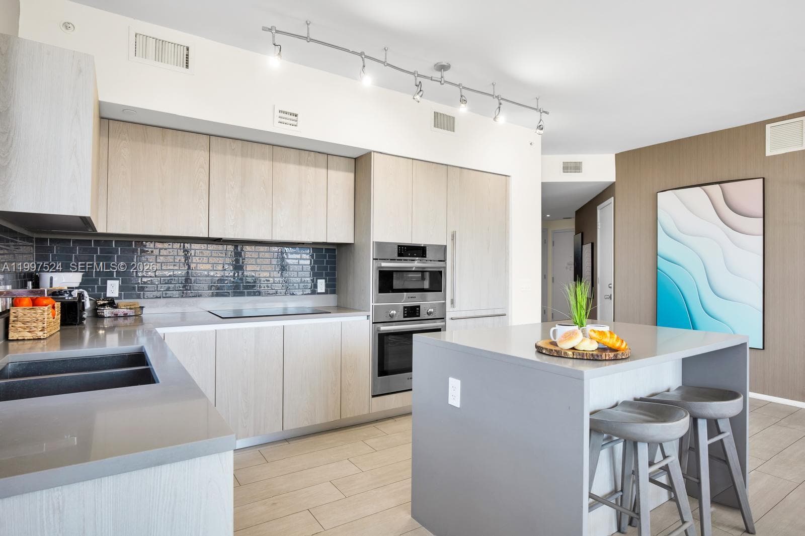 4010 Ocean Dr 3