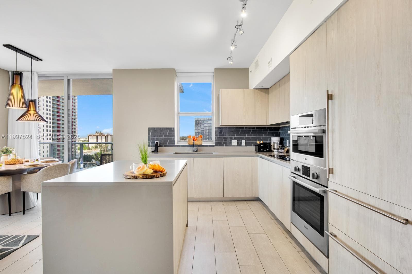 4010 Ocean Dr 5