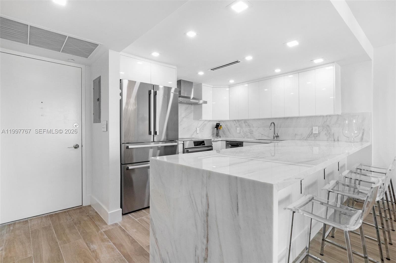5701 Collins Ave 1707 photo 1