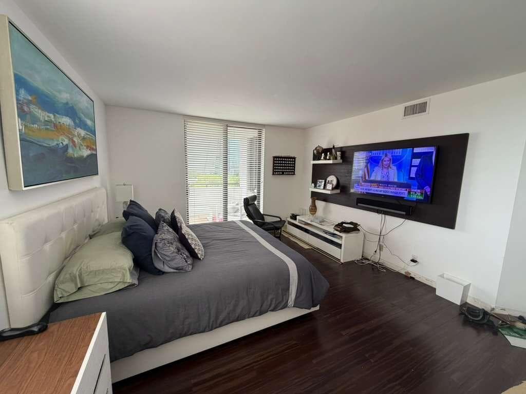 1581 Brickell Avenue 406 photo 17