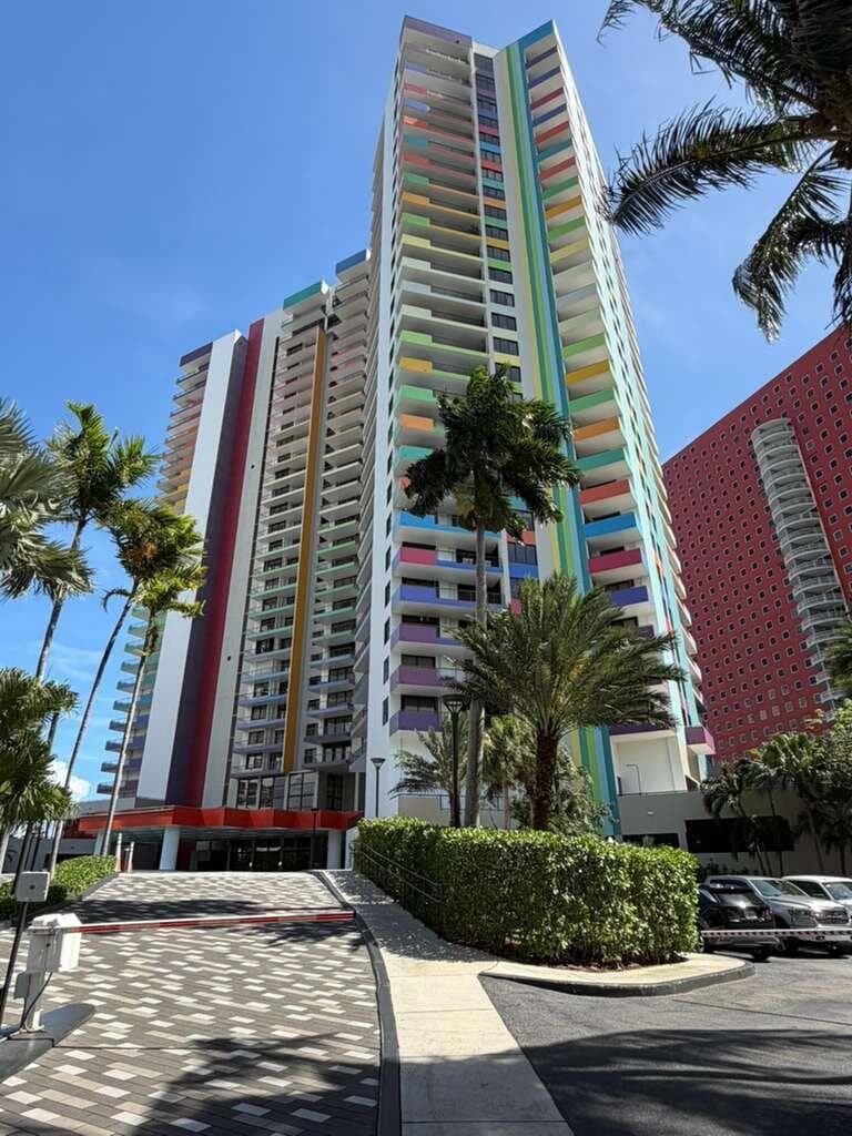 1581 Brickell Avenue #406 1
