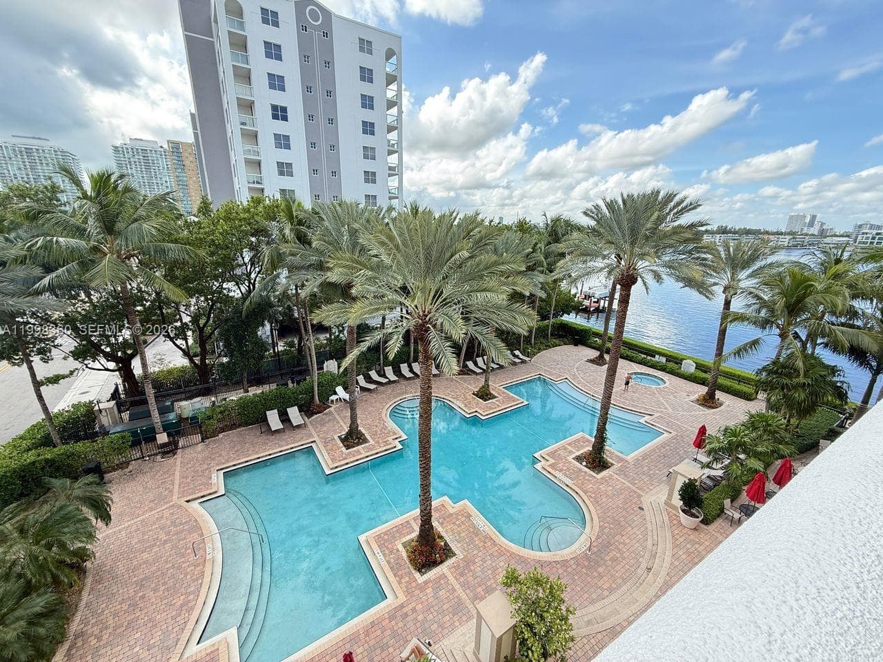 17100 N Bay Rd 1502 photo 1