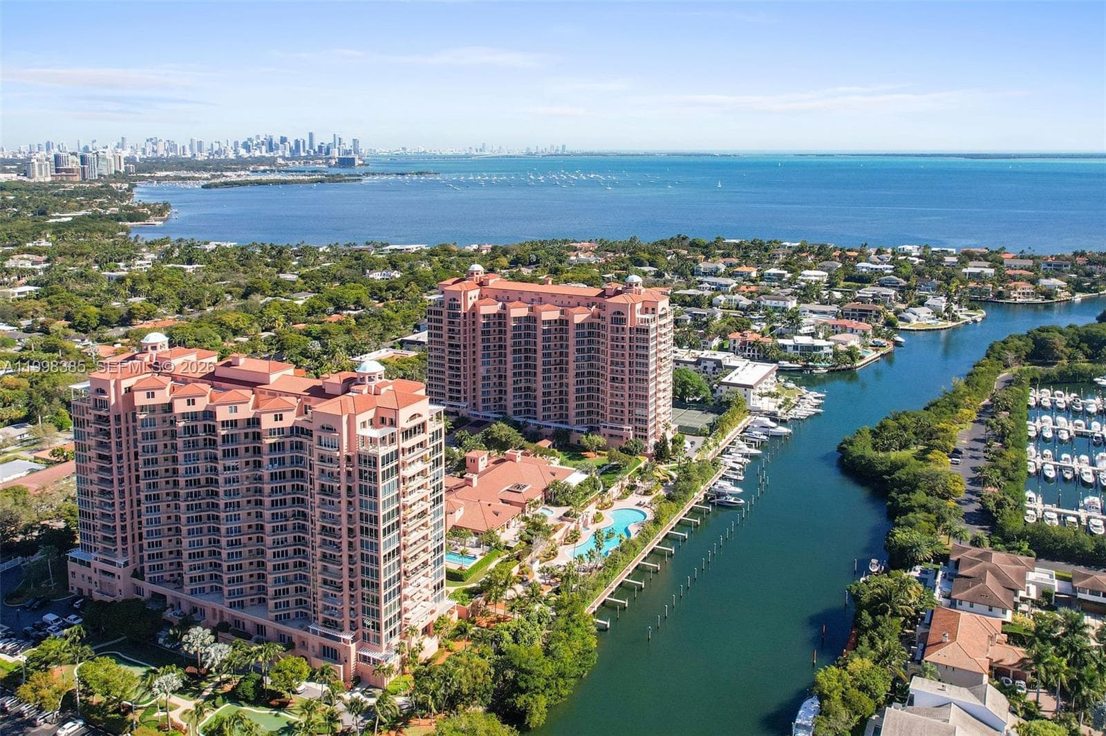 10 Edgewater Dr 1