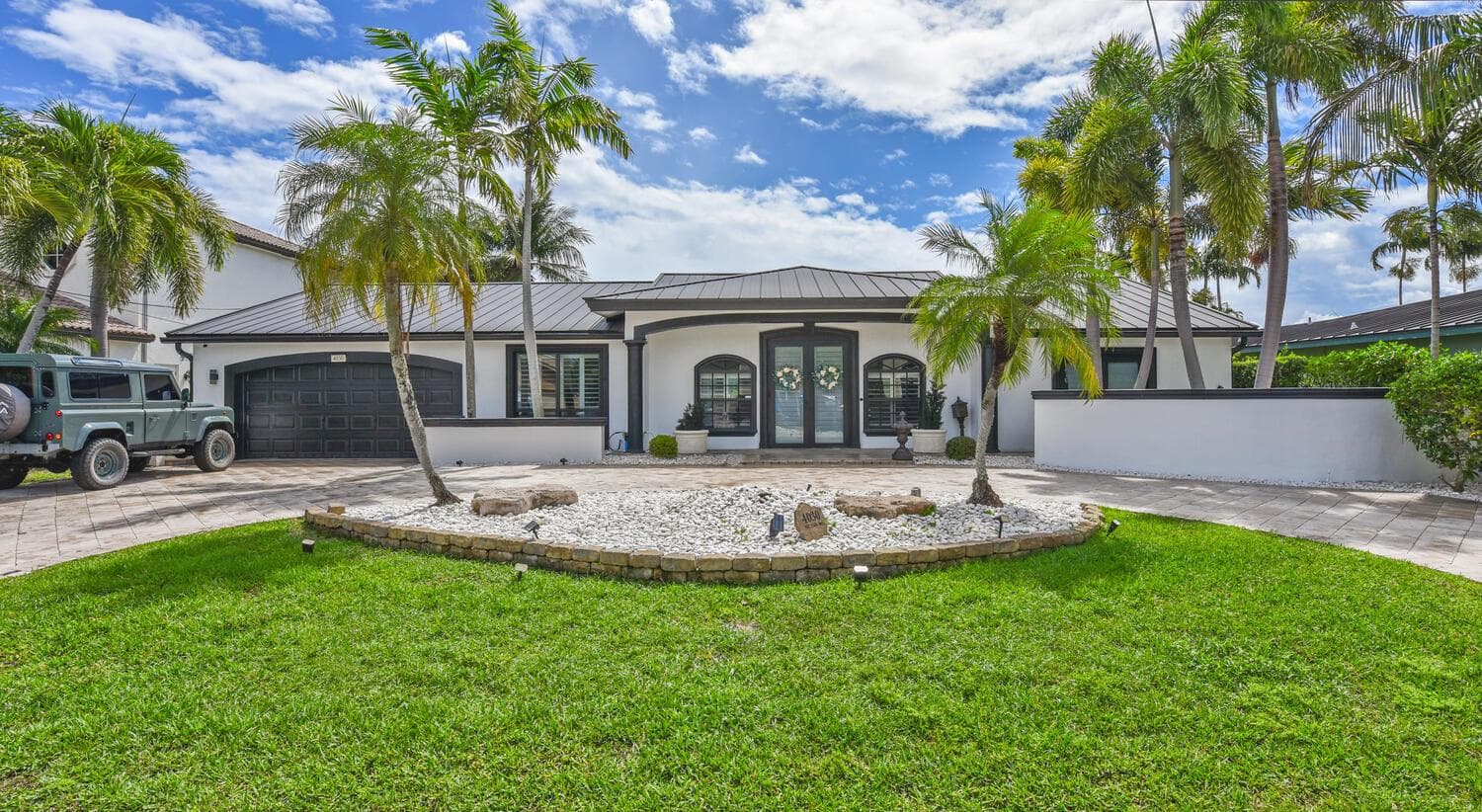 4030 NE 25th 3
