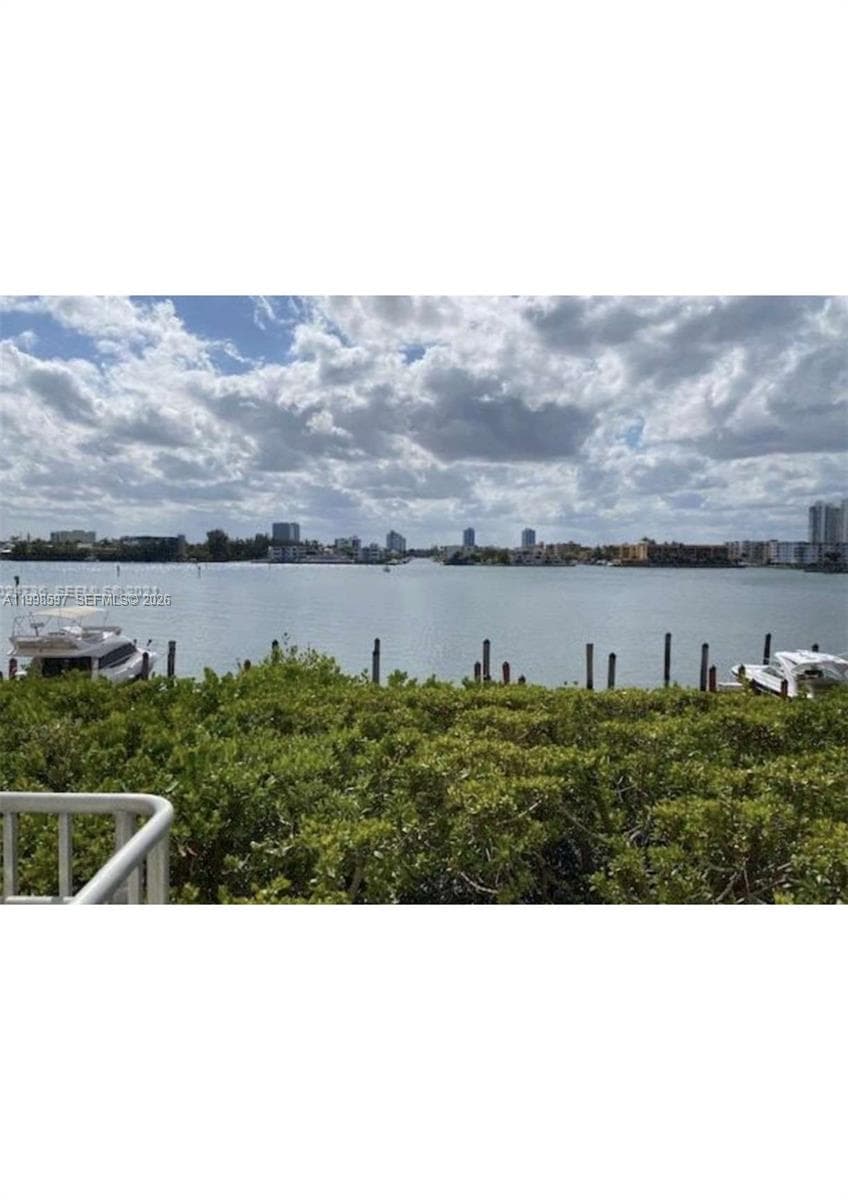 17050 N Bay Rd 605 photo 1