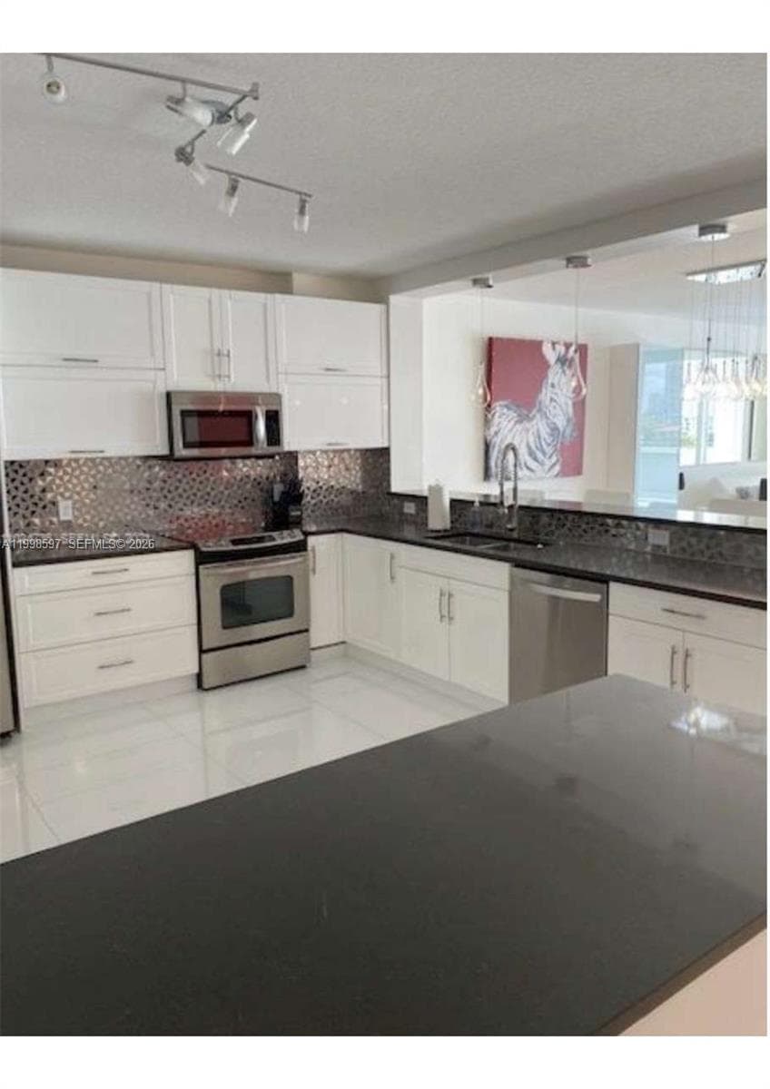 17050 N Bay Rd 605 photo 4