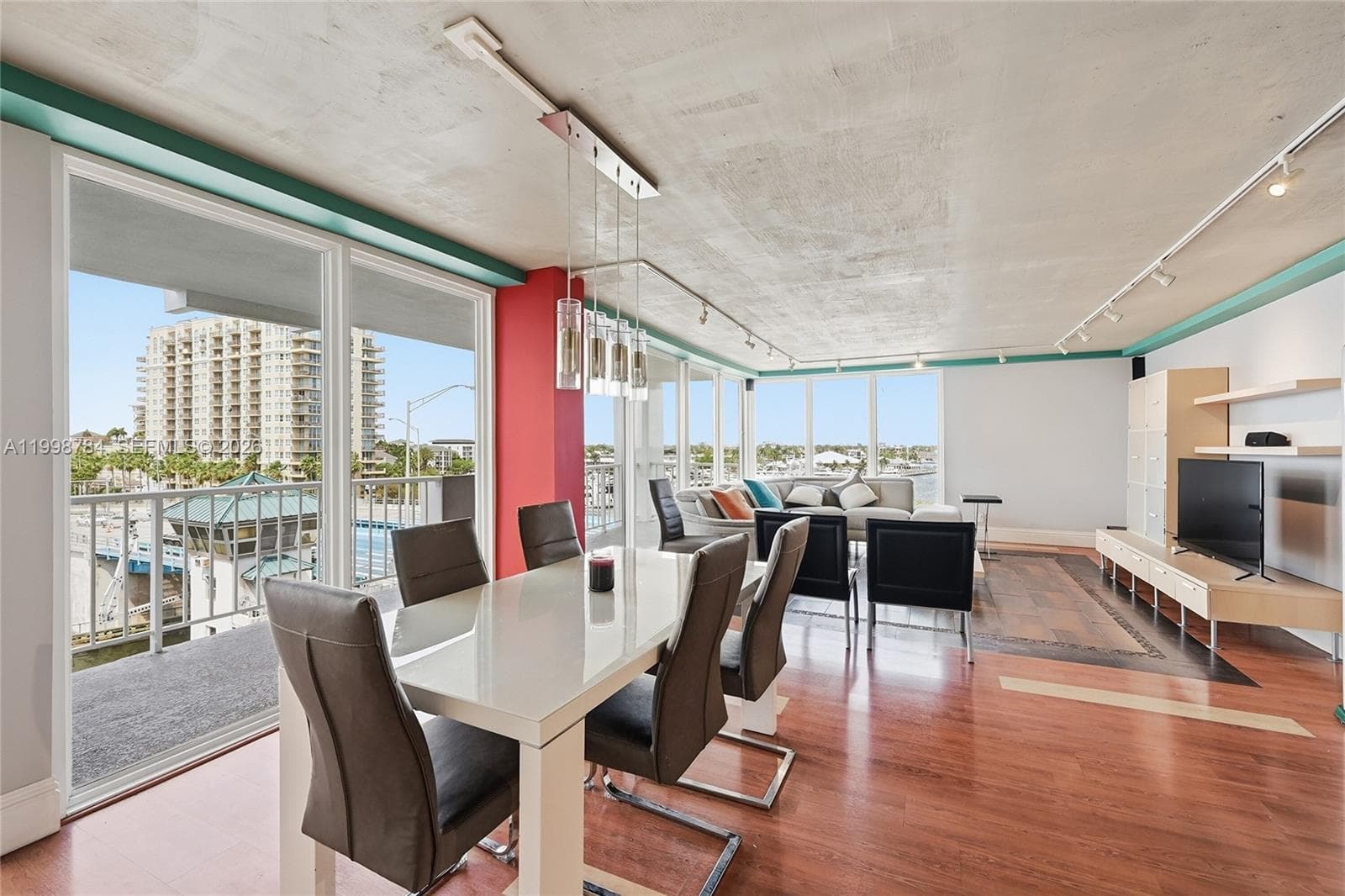 2800 Sunrise Blvd 5