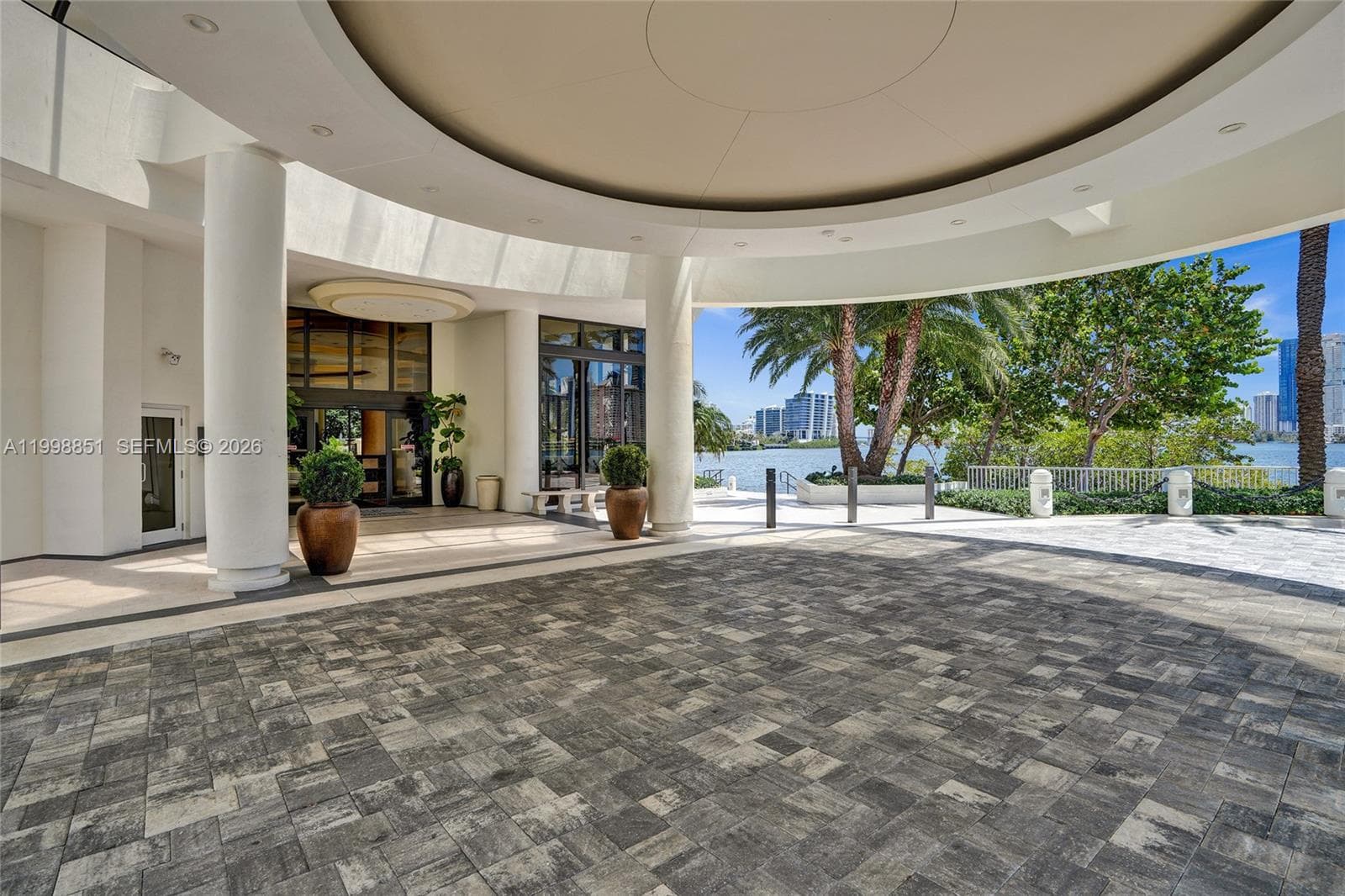 2800 Island Blvd 1001 photo 13