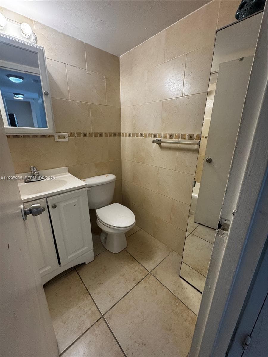 7545 E Treasure Dr 9K photo 13