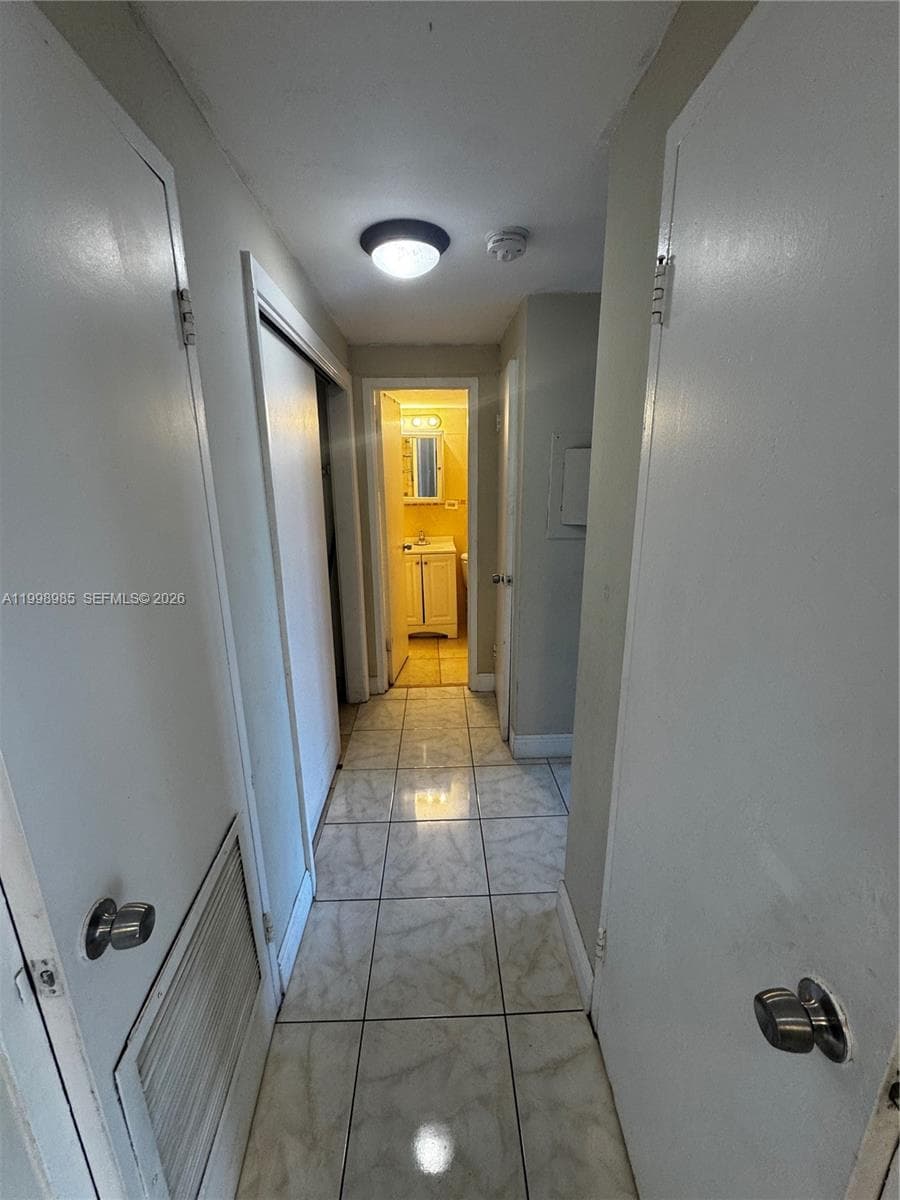 7545 E Treasure Dr 9K photo 12
