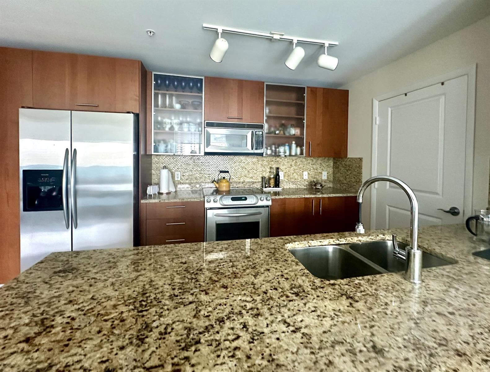 1945 S Ocean Drive 609 photo 6