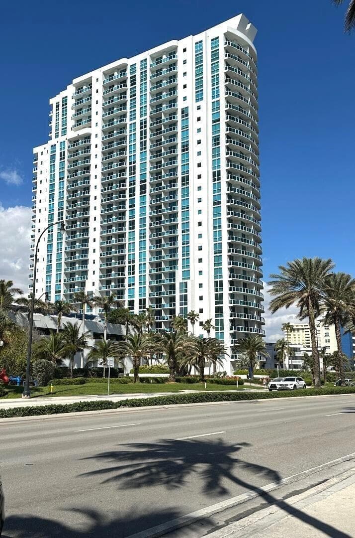 1945 S Ocean Drive 609 photo 17