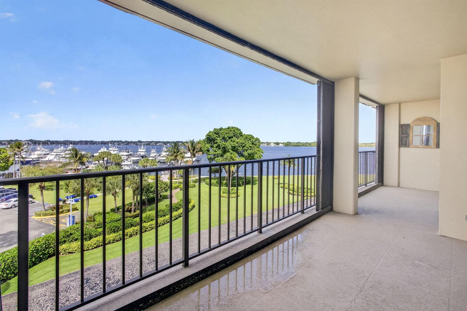 136 Lakeshore Drive #511 1