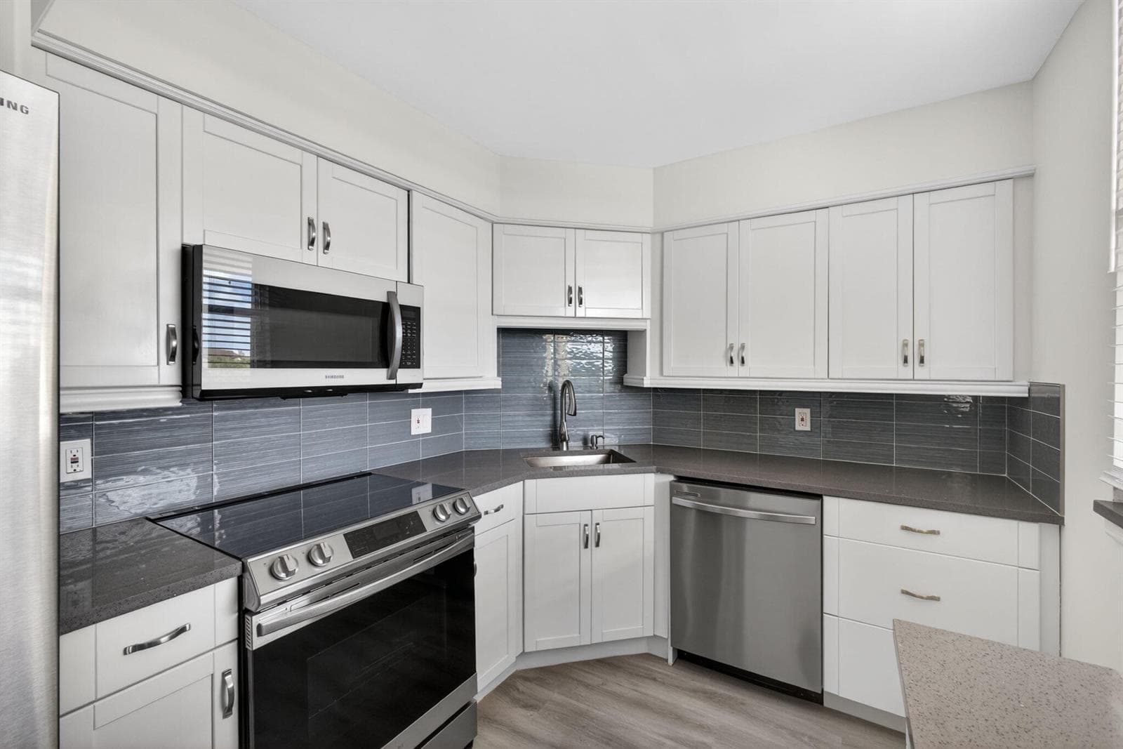 136 Lakeshore Drive #511 5
