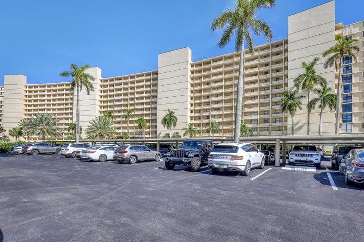 136 Lakeshore Drive 511 photo 14
