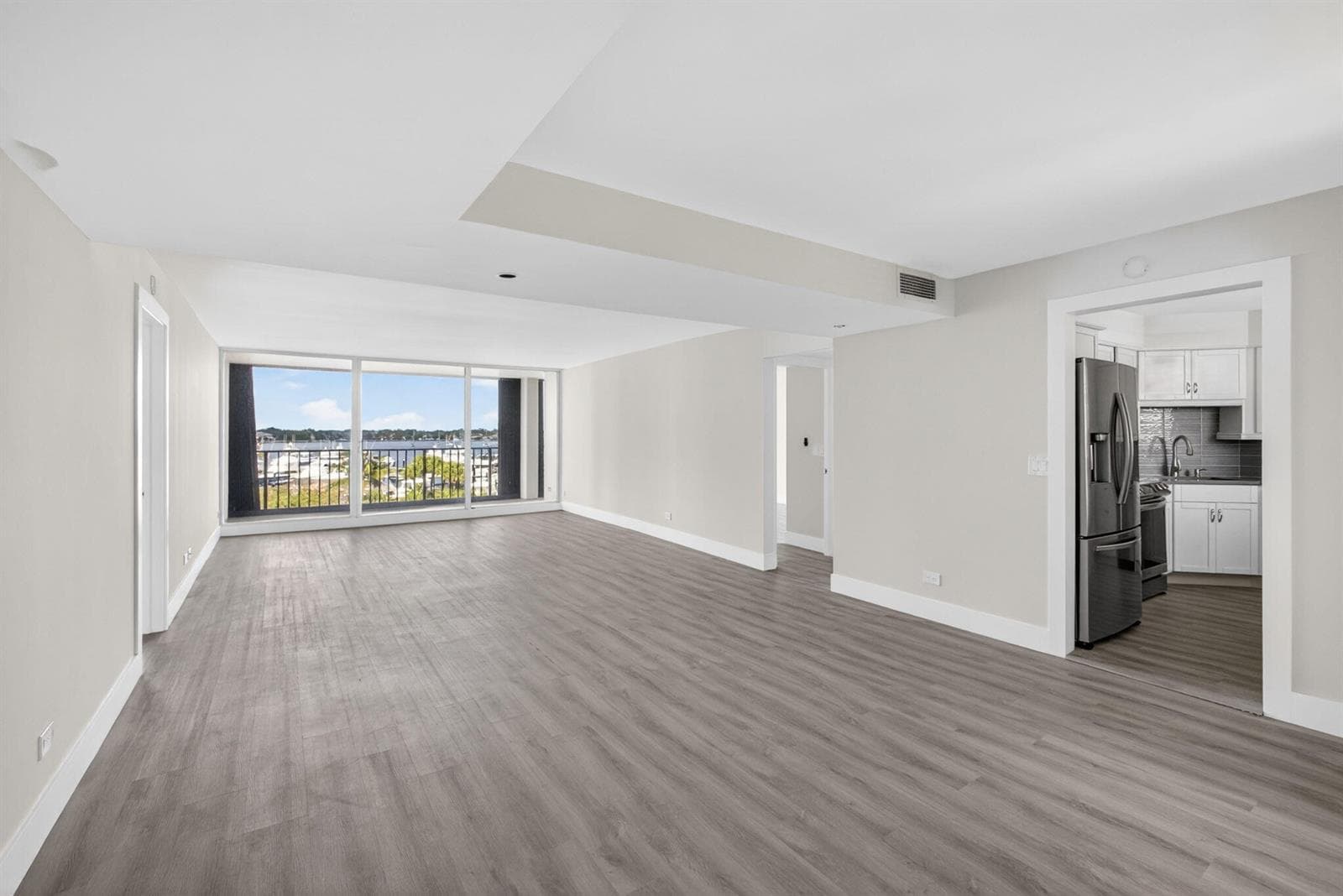 136 Lakeshore Drive #511 4