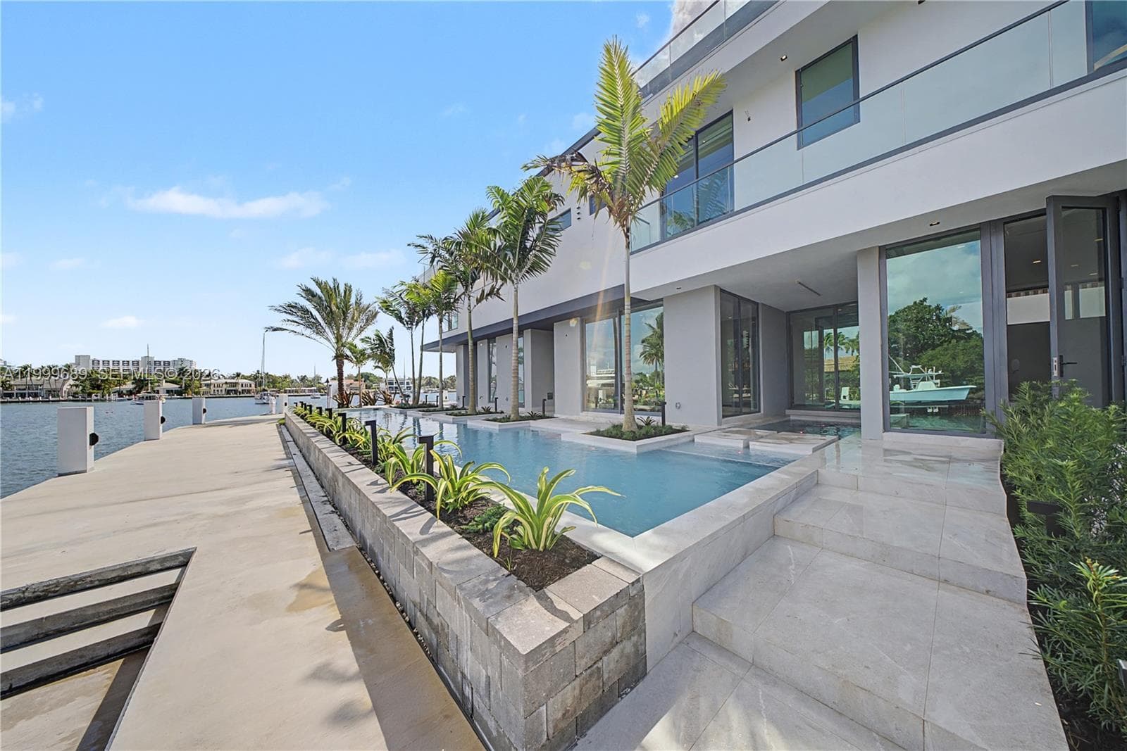1400 Lake Dr 3