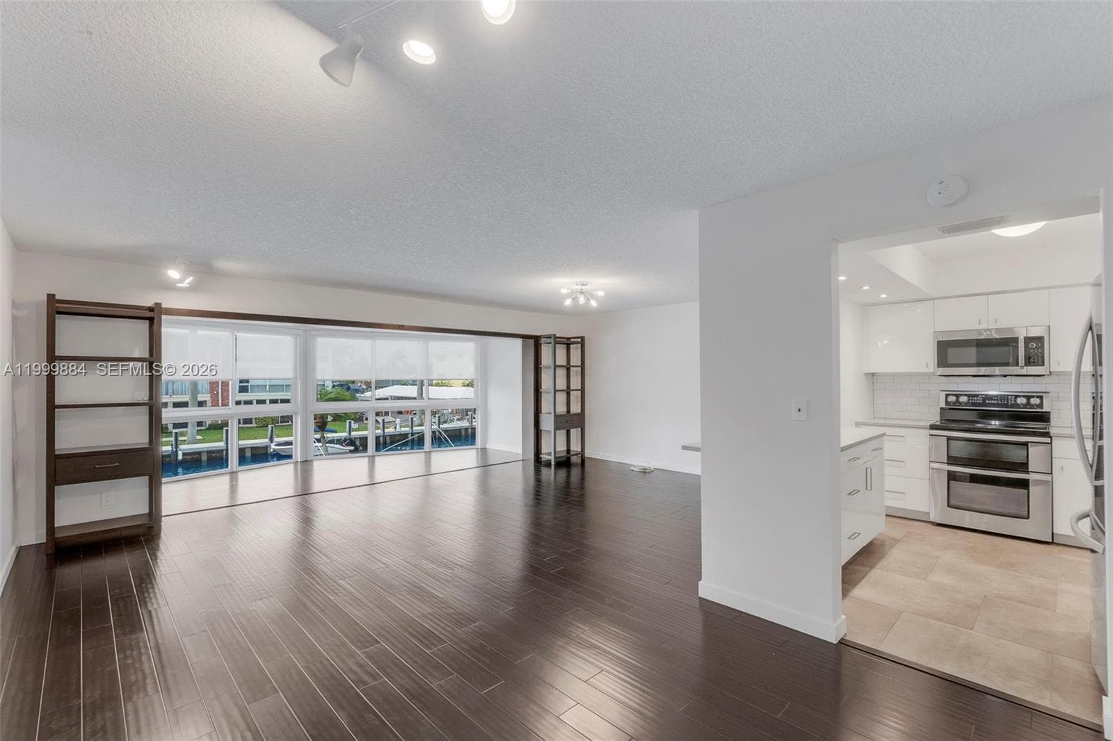 3050 NE 48th St 208 photo 10
