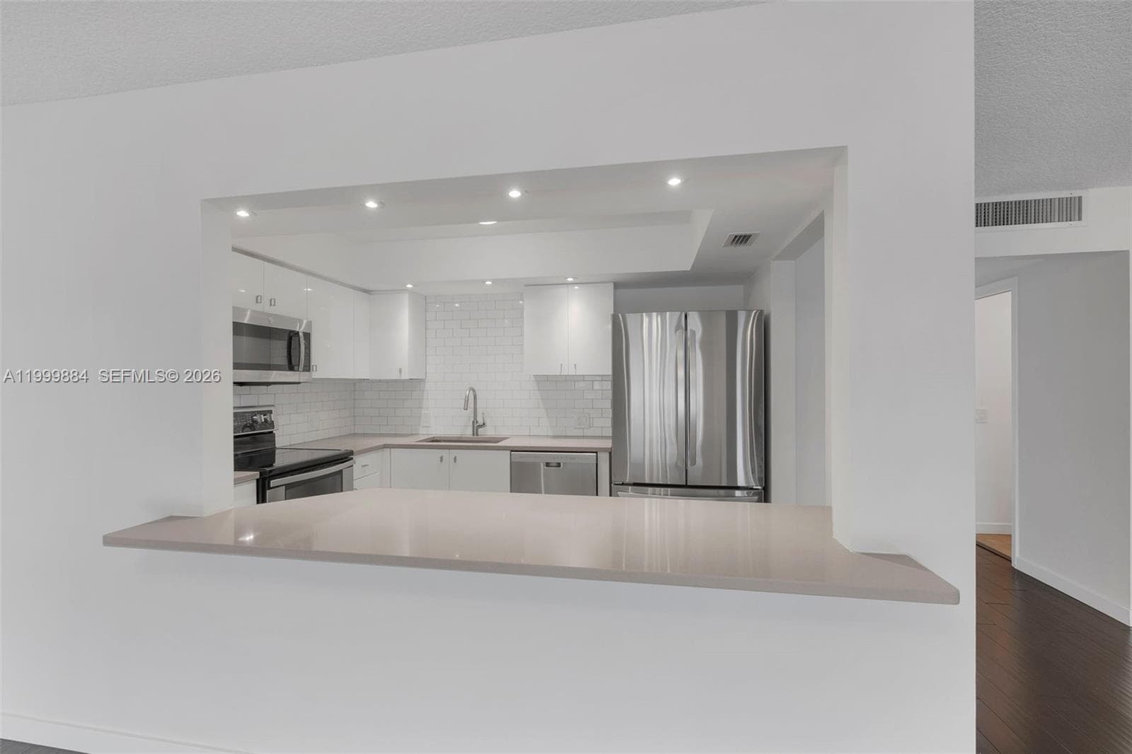 3050 NE 48th St 208 photo 15