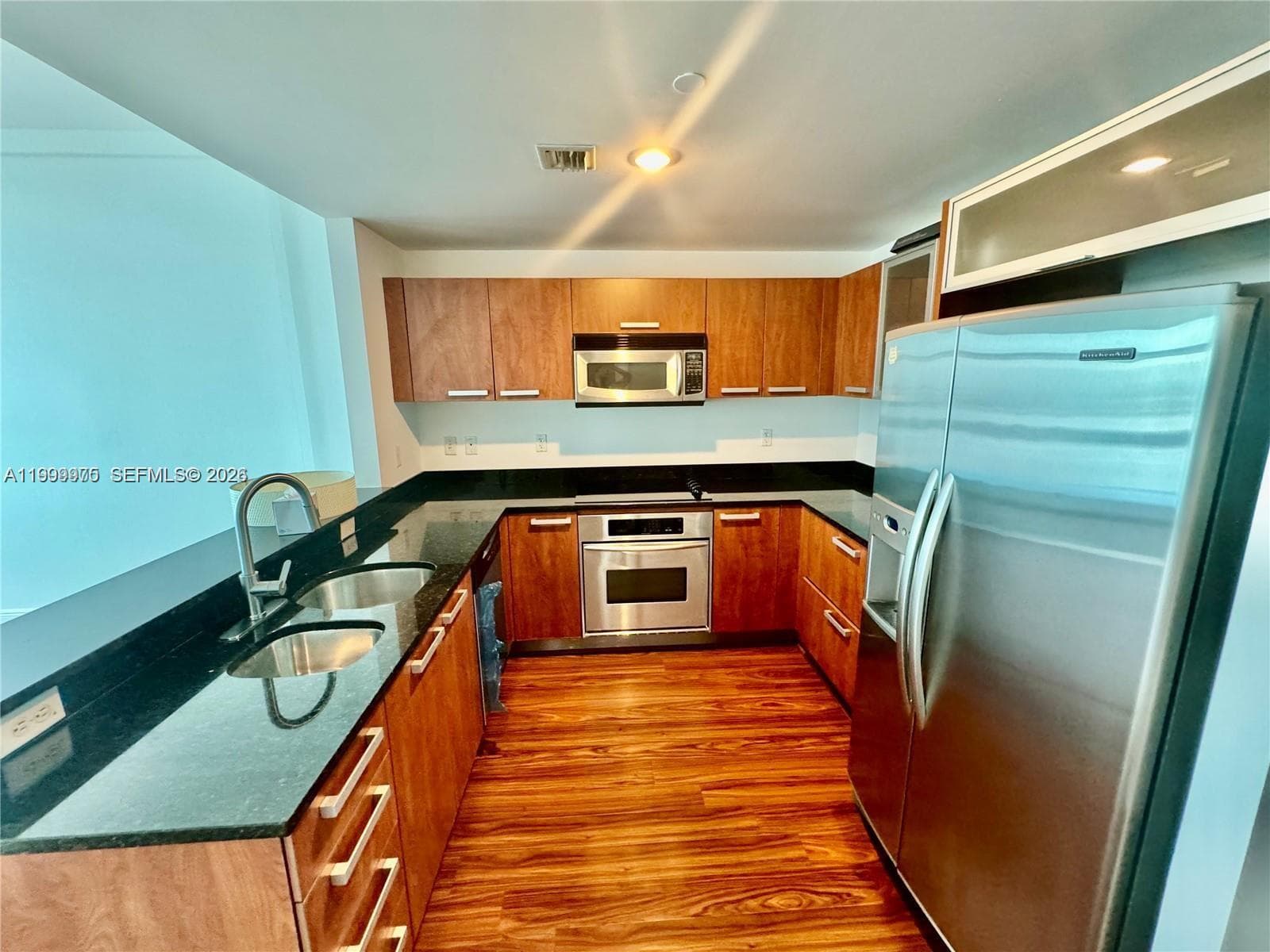 3131 NE 188th St 2-1213 photo 6