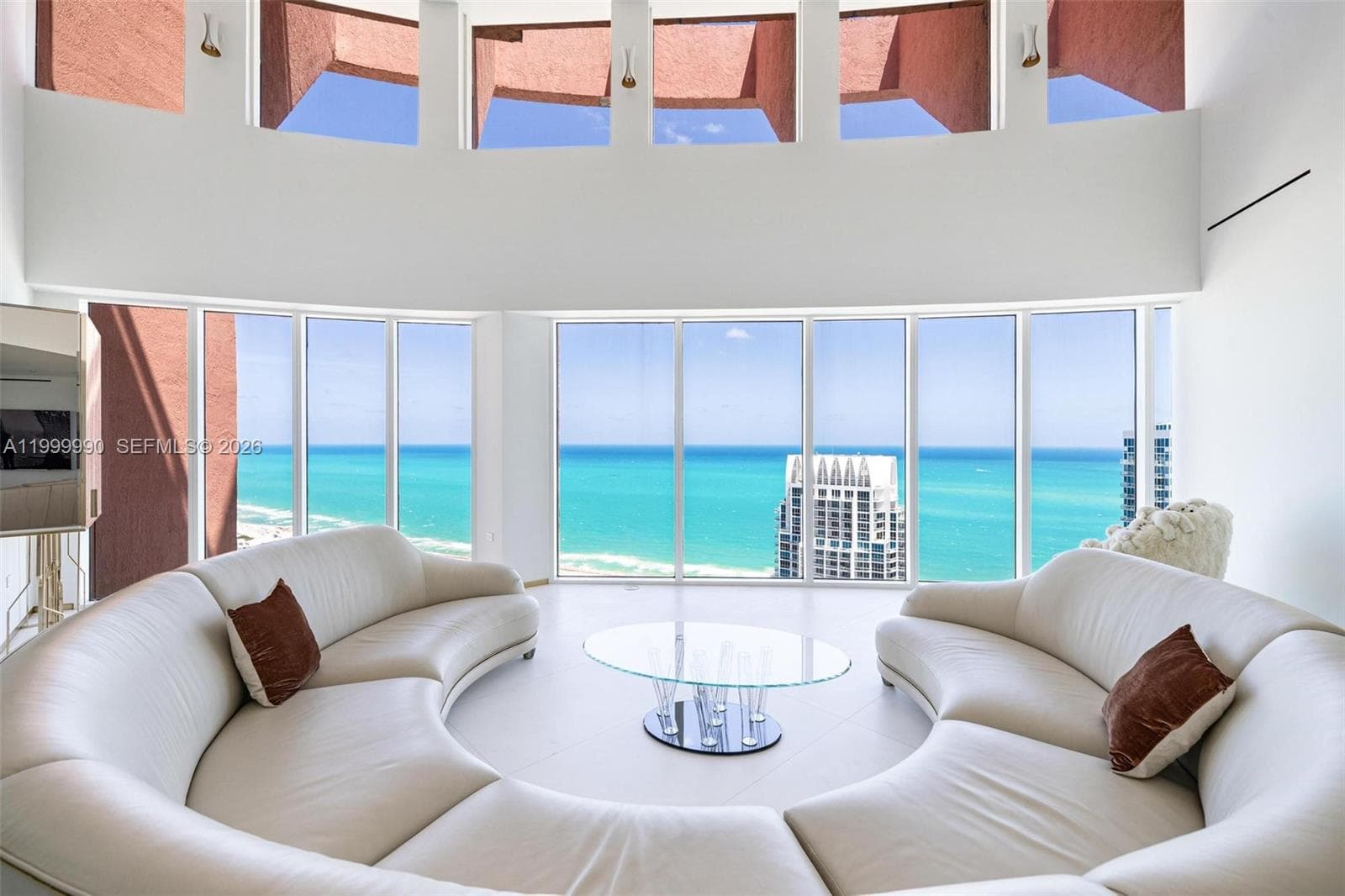300 Pointe Dr 2