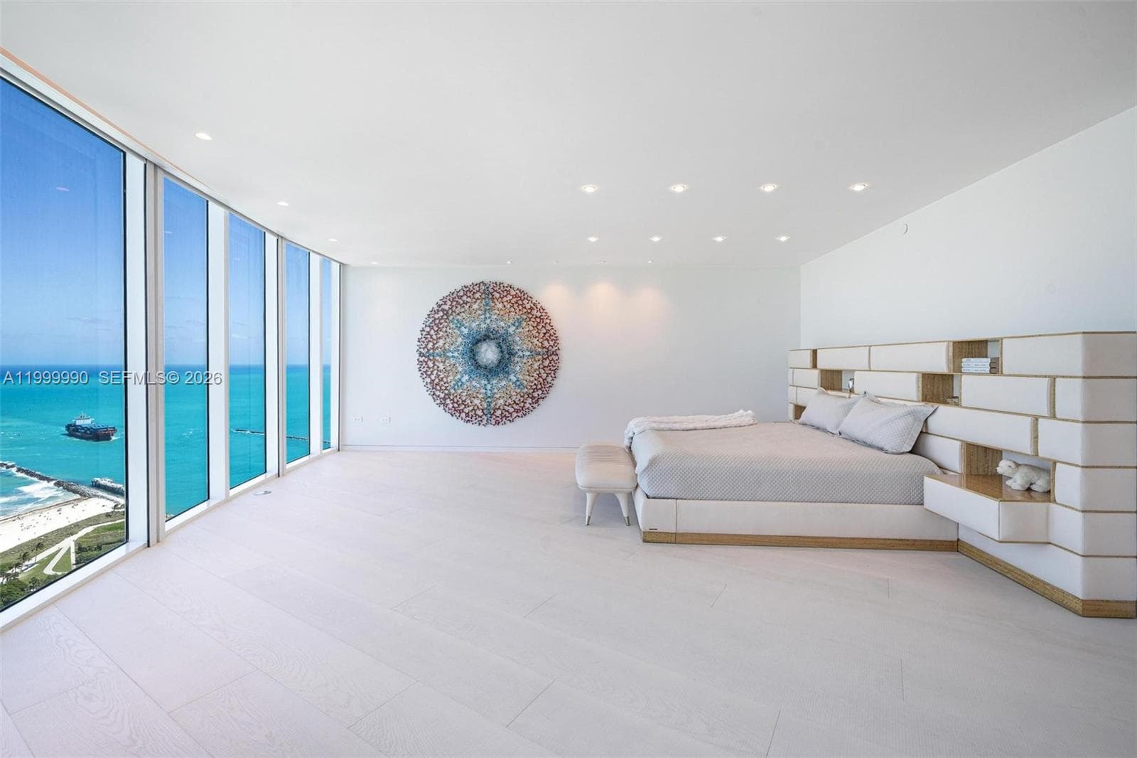 300 Pointe Dr 4