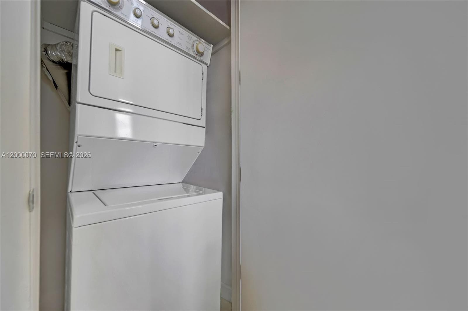 2305 photo 6
