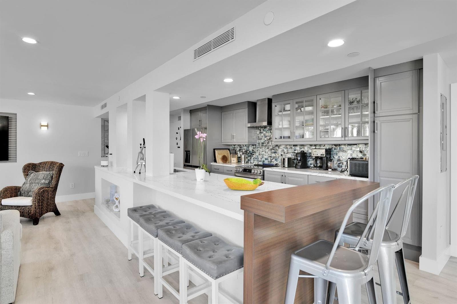 859 Jeffery Street #202 2