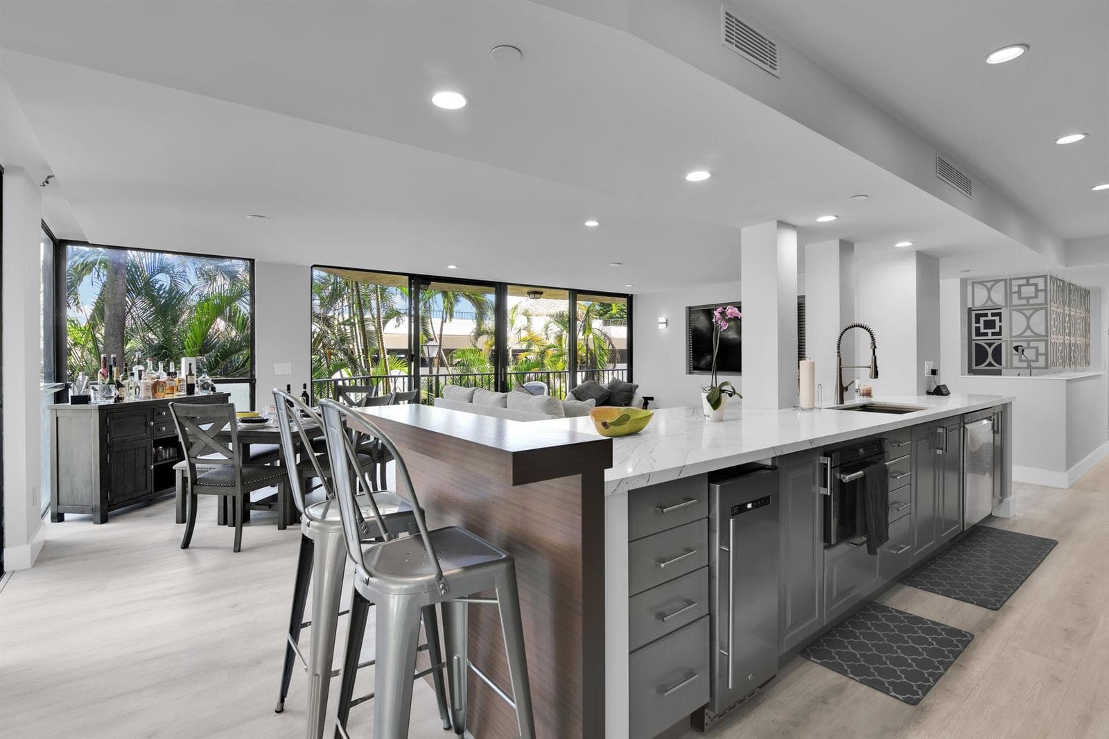 859 Jeffery Street #202 3