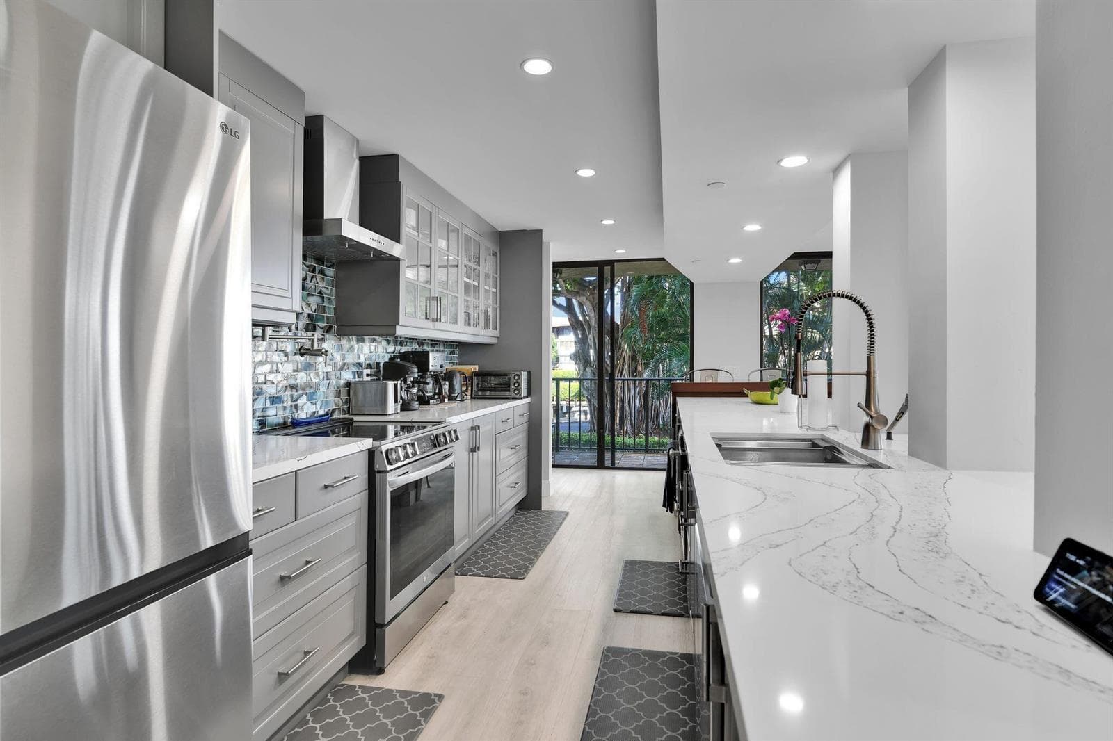 859 Jeffery Street #202 1