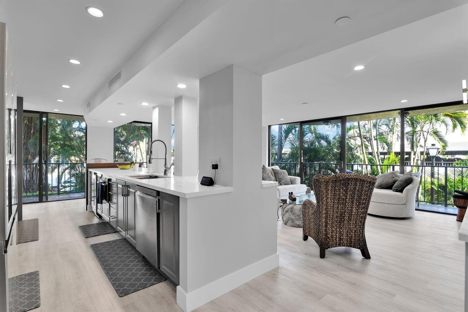 859 Jeffery Street #202 5