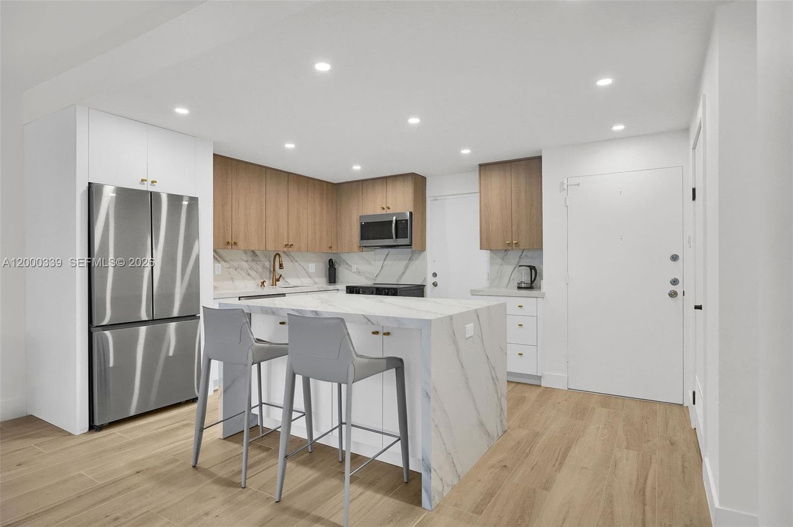 3505 S Ocean Dr 808 photo 3