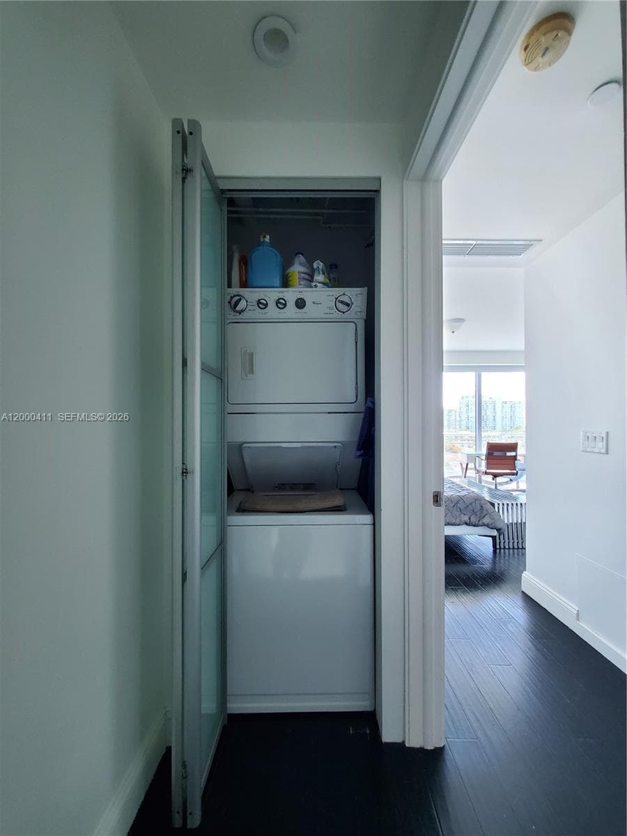 2950 NE 188th St 401 photo 17
