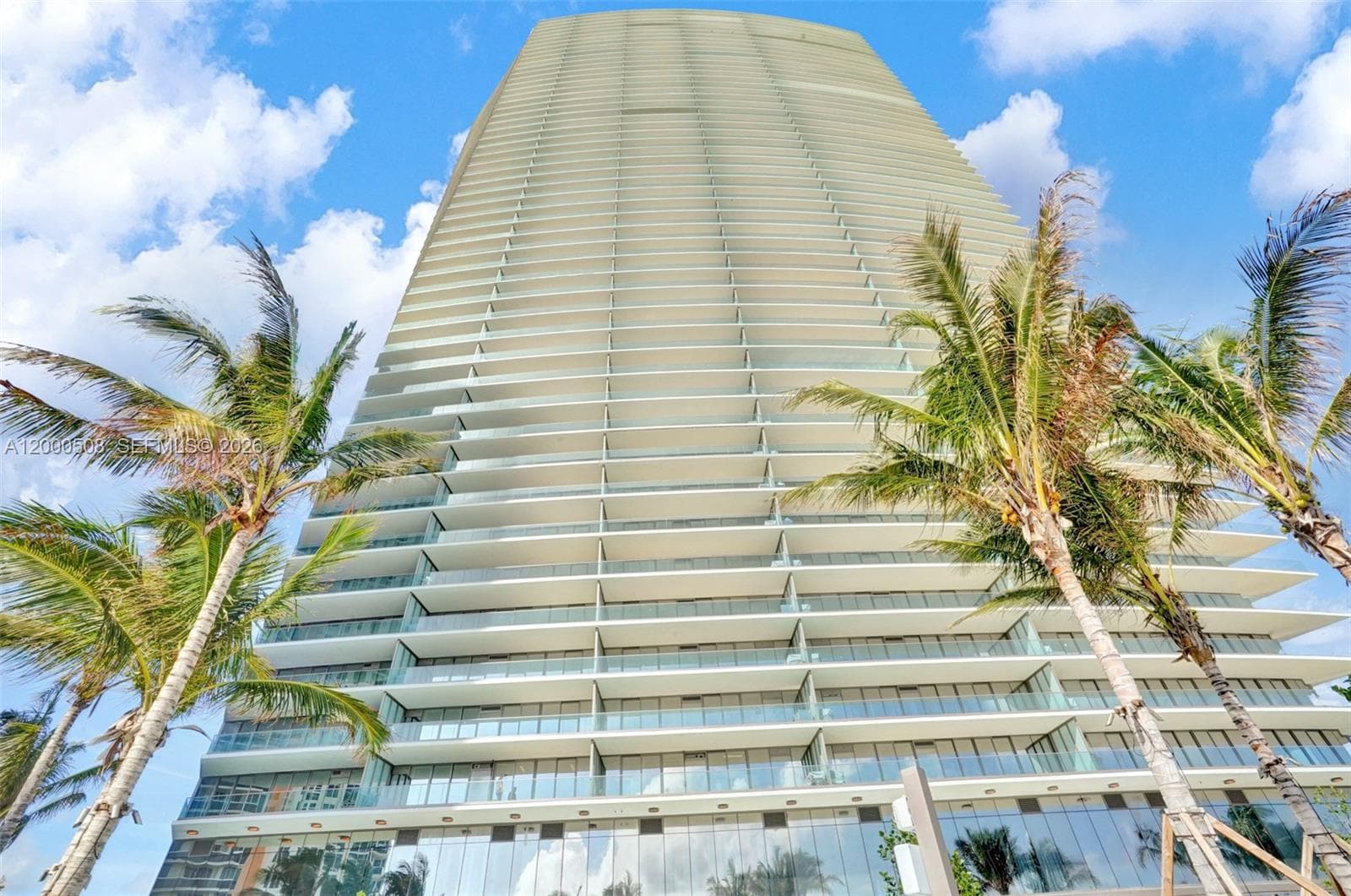 18975 COLLINS AVE 2001 photo 2