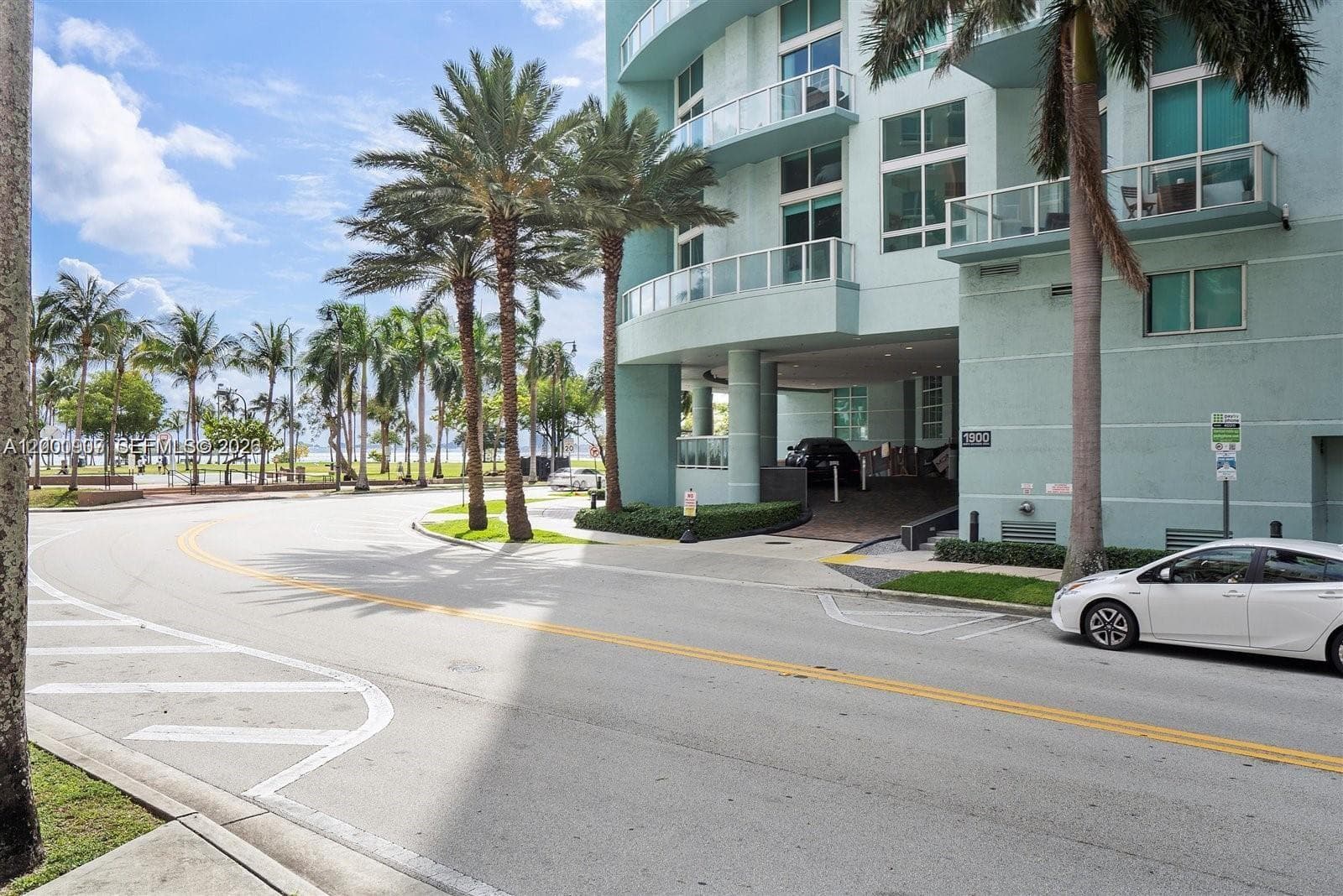 1900 N Bayshore Dr 3311 photo 17