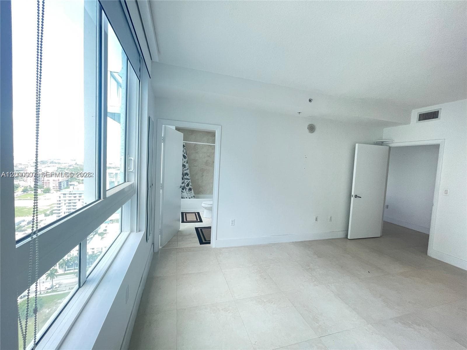 1900 N Bayshore Dr 3311 photo 3