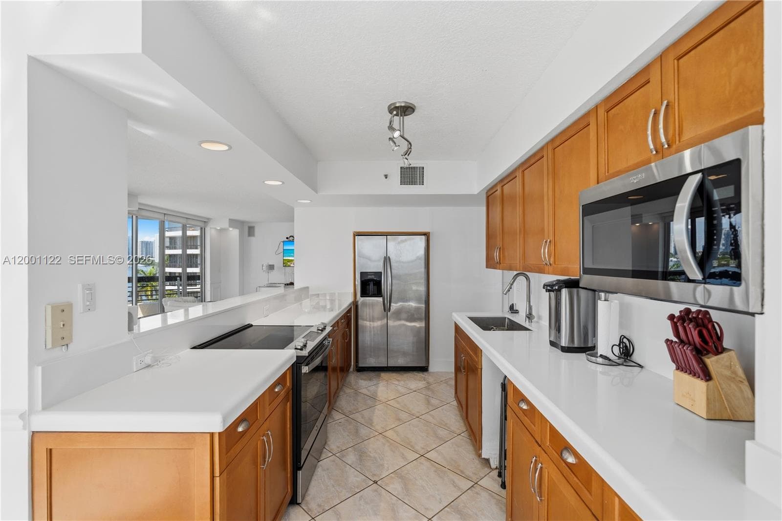 3600 Mystic Pointe Dr 513 photo 1