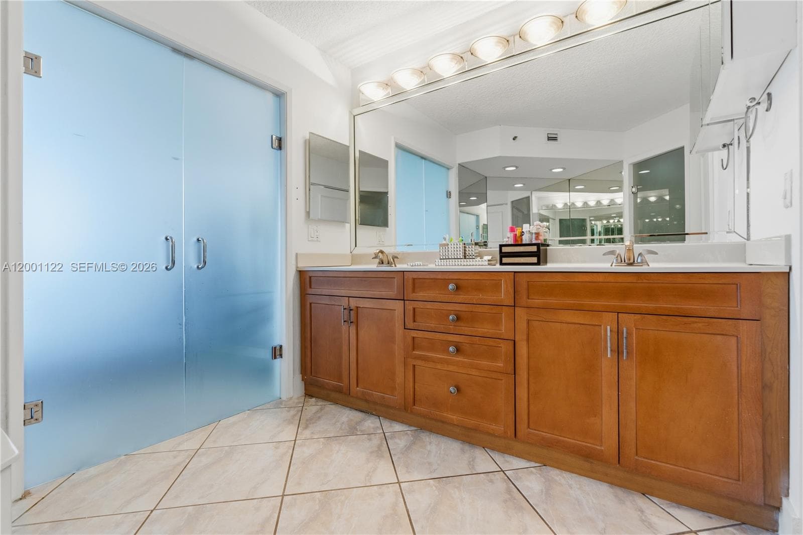 3600 Mystic Pointe Dr 513 photo 11
