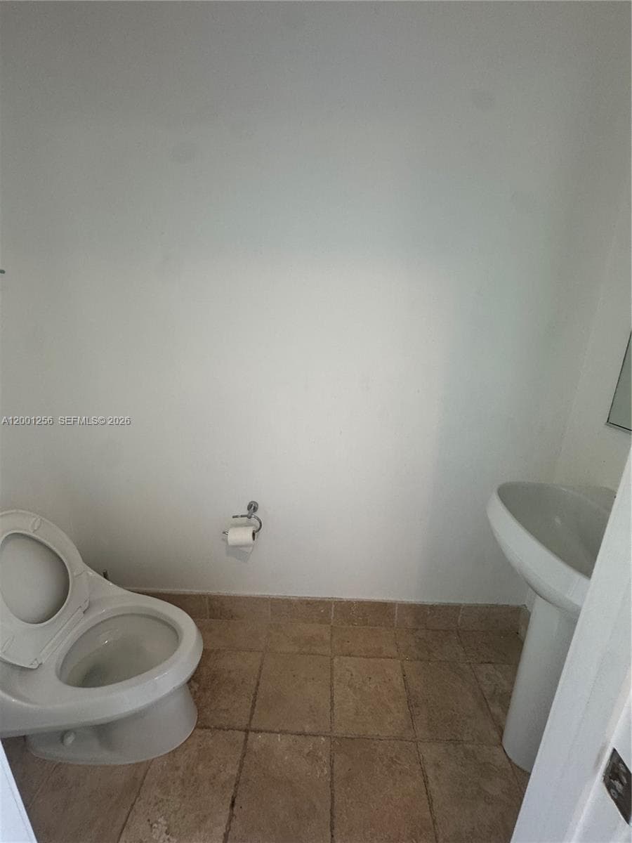 18201 Collins Ave 608 photo 7