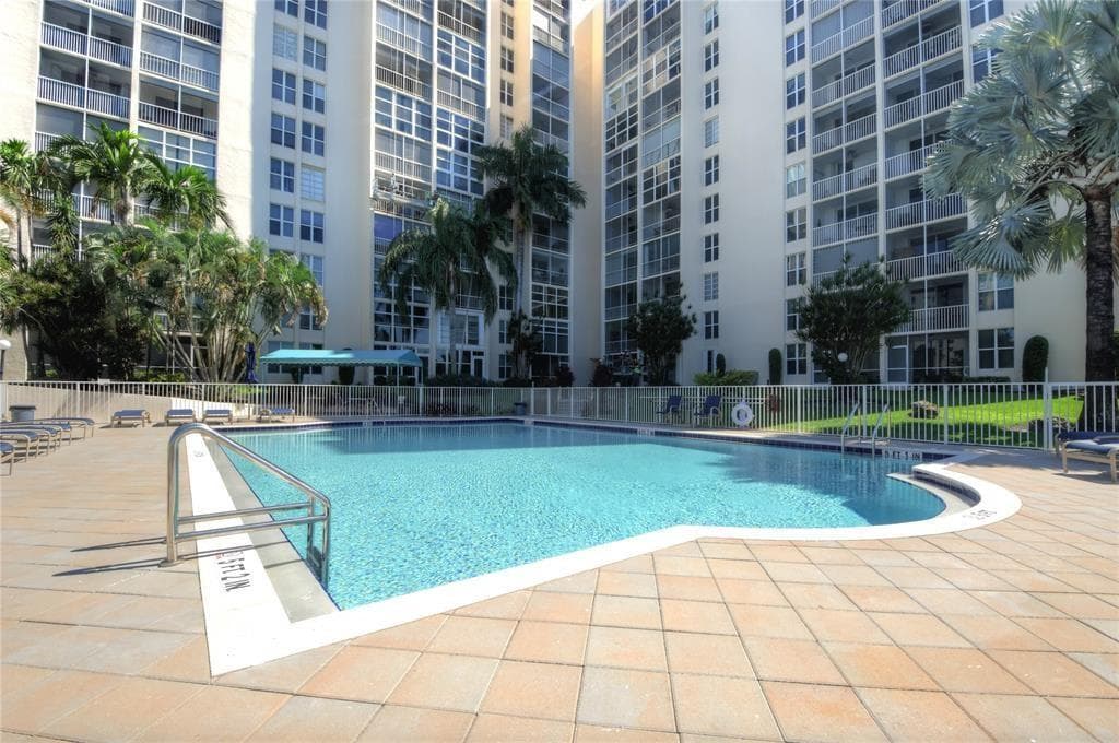 1391 S Ocean Boulevard 105 photo 16