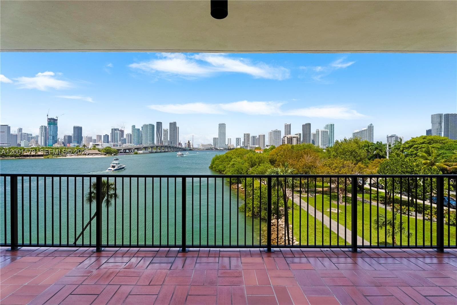 1000 Venetian Way 408 photo 2