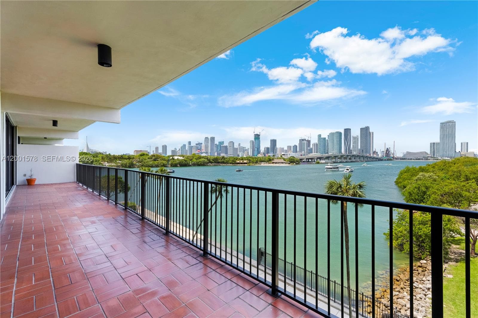 1000 Venetian Way 408 photo 10