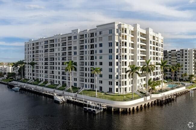 2880 NE 14th St Causeway #413 1