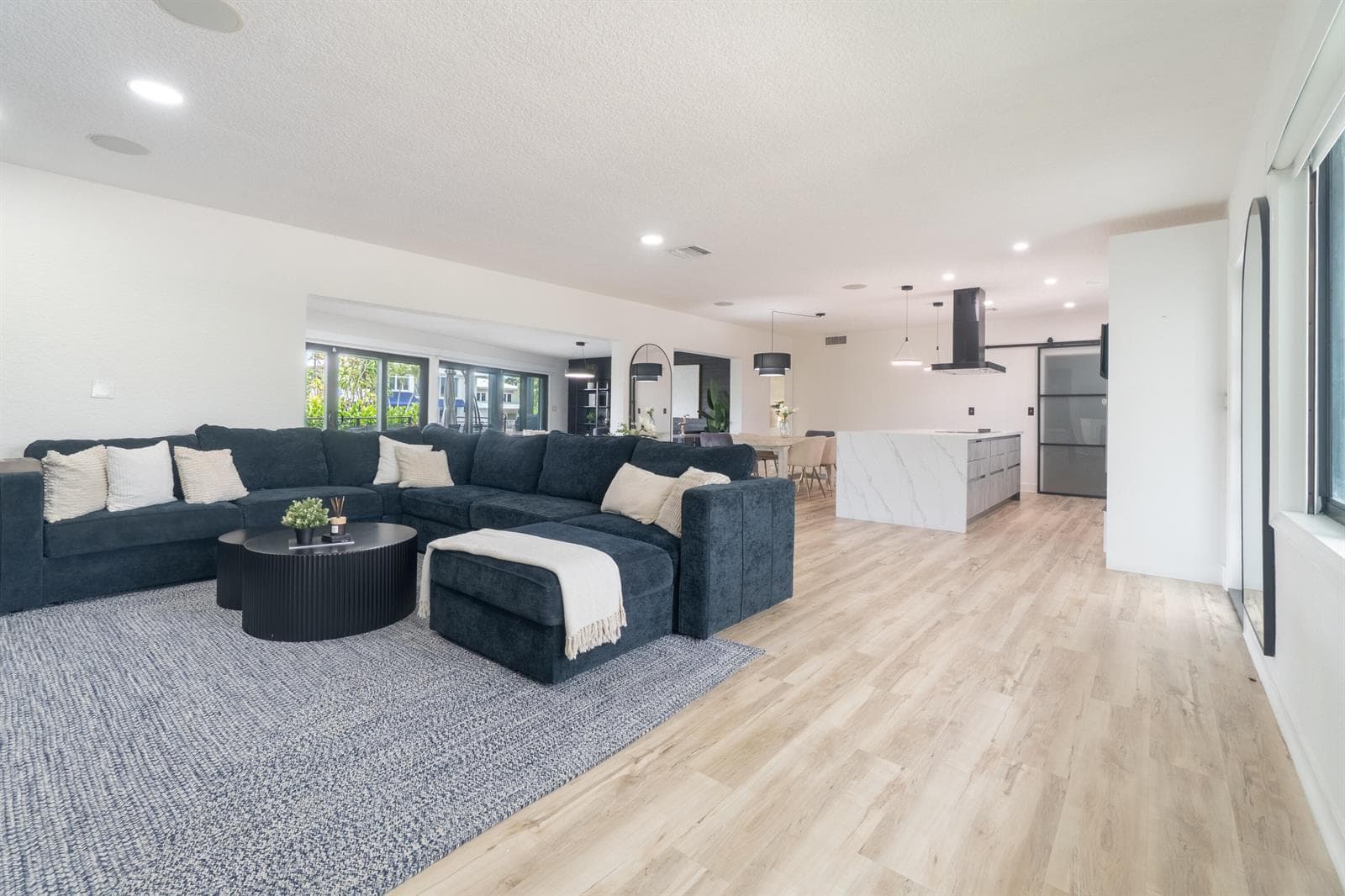 2878 NE 26th 3