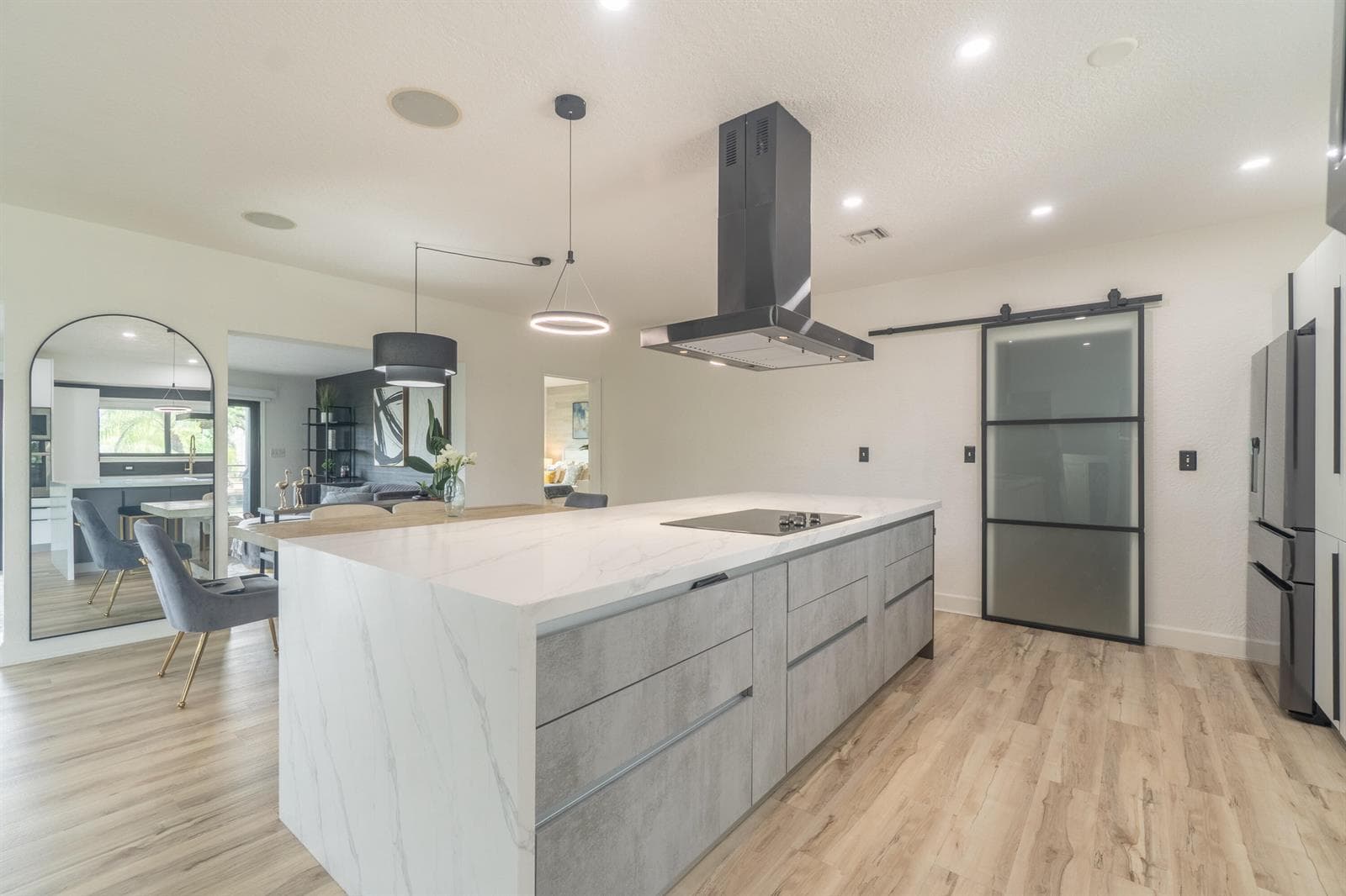 2878 NE 26th 5