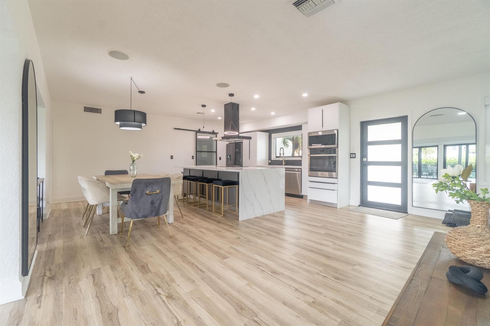 2878 NE 26th 4