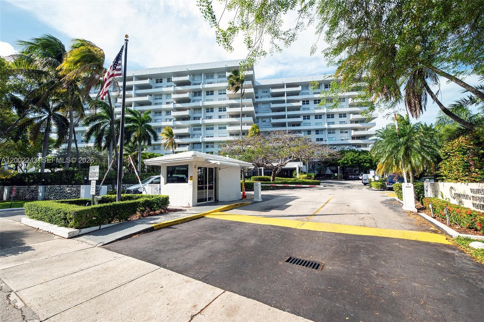 155 OCEAN LANE DR 1101 photo 13